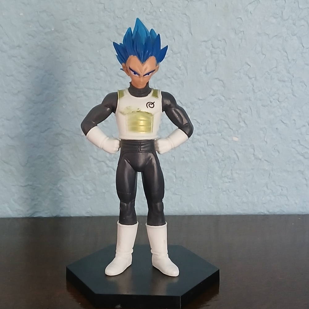 SSGSS Vegeta Figure With Stand 5'inches Dragon Ball Super